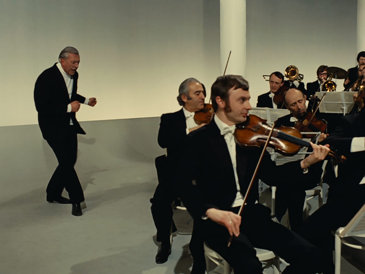 Parade Screencap 5